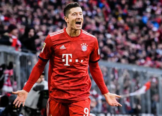 Lewandowski equals Raul's UCL record, now only behind Messi and Ronaldo