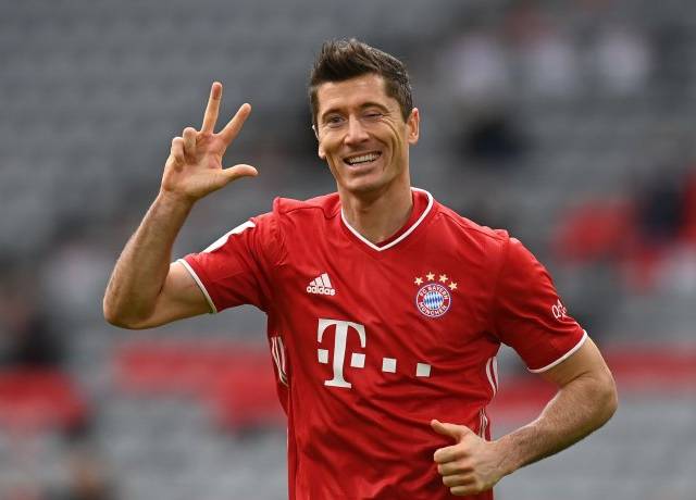 Lewandowski became the third player to score 250 goals in the German League