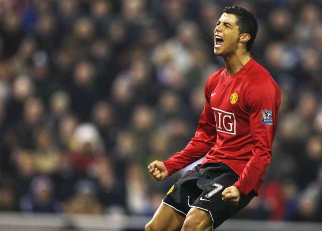 What jersey numbers are available to Cristiano Ronaldo at Manchester United?