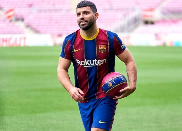 Sergio Aguero Doesn't Look Happy At Camp Nou