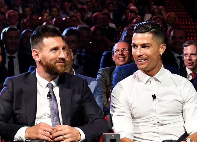 The Difference Between Ronaldo And Messi When Receiving An Award